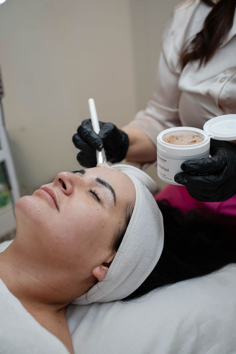 De peeling wordt met een penseel aangebracht
